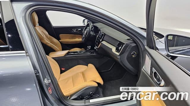 Volvo S60 3세대 T5 Inscription, 2020 11