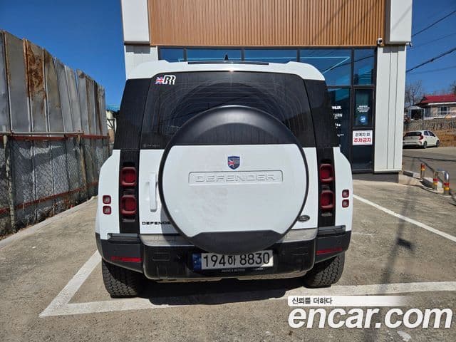 Land Rover Defender (L663) 110 D250 SE, 2023 1
