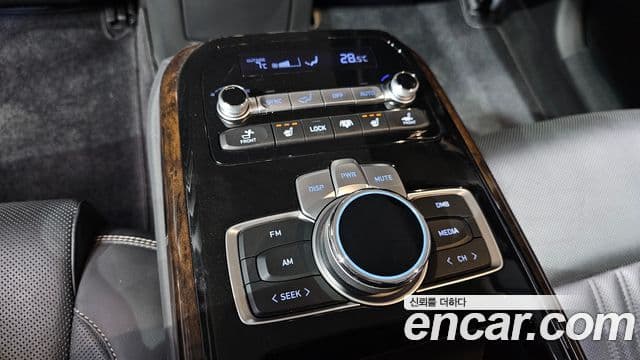 Genesis G90 Luxury, 2019 18