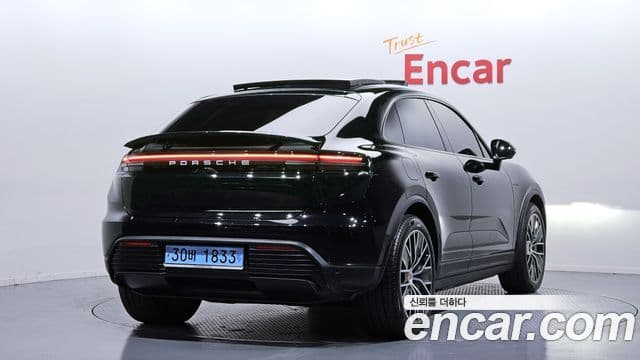 Porsche Macan EV базовый 4, 2025 2