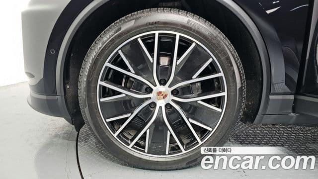 Porsche Macan EV базовый 4, 2025 все фото