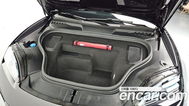 Porsche Macan EV базовый 4, 2025 6