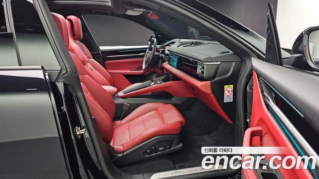 Porsche Macan EV базовый 4, 2025 10