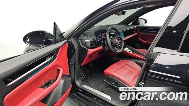 Porsche Macan EV базовый 4, 2025 11