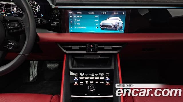 Porsche Macan EV базовый 4, 2025 18