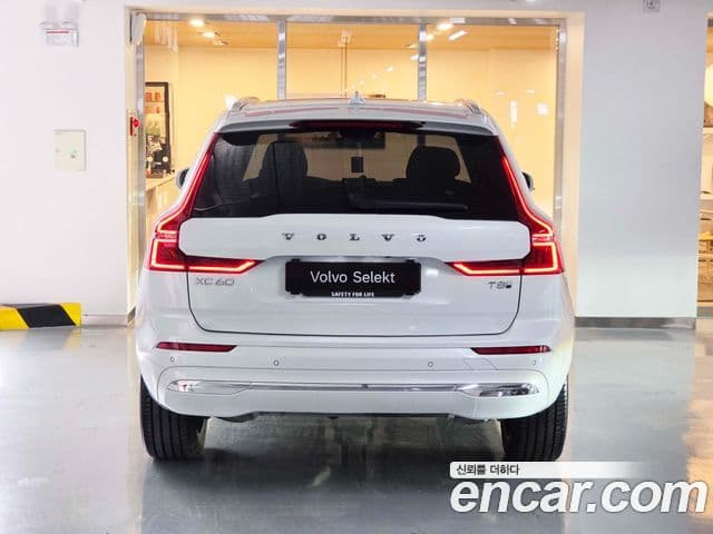 Volvo XC60 2세대 T8 Ultra Bright, 2026 4