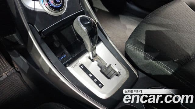 Hyundai Avante MD M16 GDI Deluxe, 2012 9