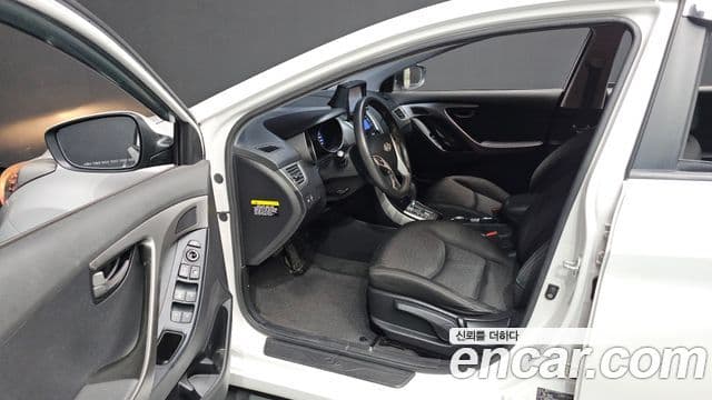 Hyundai Avante MD M16 GDI Deluxe, 2012 10