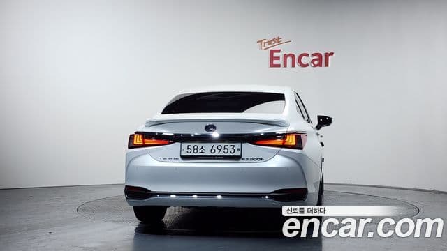 Lexus ES300h 7세대 Luxury Plus, 2019 4