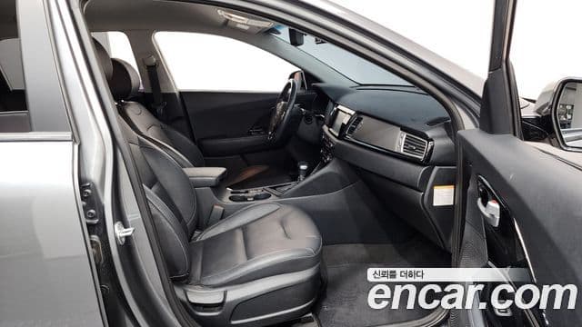 Kia Niro Prestige, 2017 11