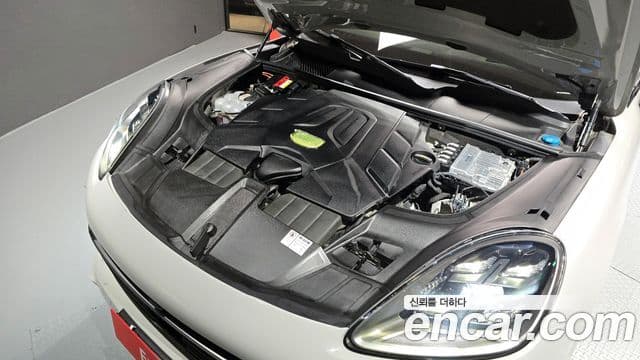 Porsche Cayenne (PO536), 2022 6