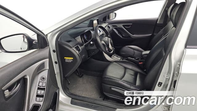 Hyundai Avante MD Style, 2013 10