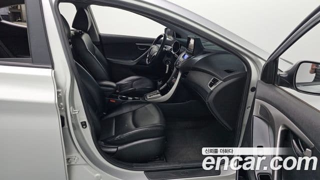 Hyundai Avante MD Style, 2013 11