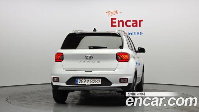 Hyundai Venue Premium, 2023 4