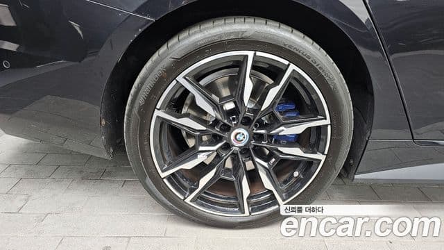 BMW i4, 2023 все фото