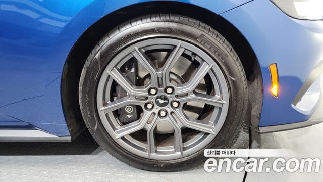 Ford Mustang 7세대 2.3 EcoBoost Premium кабриолет, 2024 все фото