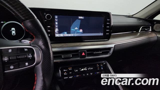 Kia K5 гибрид 3세대 Signature, 2020 16