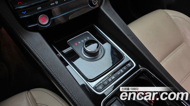 Jaguar F-PACE Prestige, 2020 9