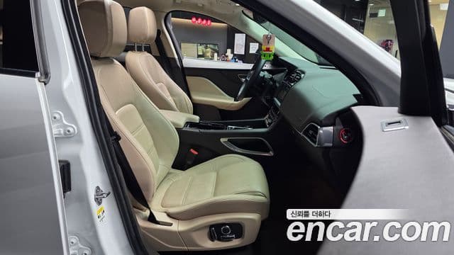 Jaguar F-PACE Prestige, 2020 11