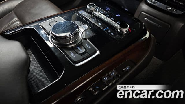 Genesis EQ900 Prestige, 2016 18