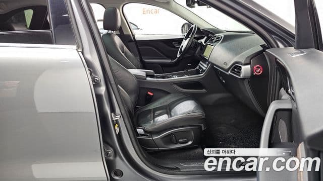 Jaguar F-PACE Prestige, 2017 11