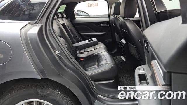 Jaguar F-PACE Prestige, 2017 12