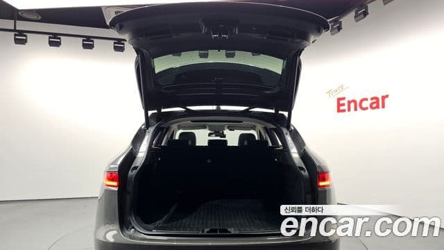 Jaguar F-PACE Prestige, 2017 20