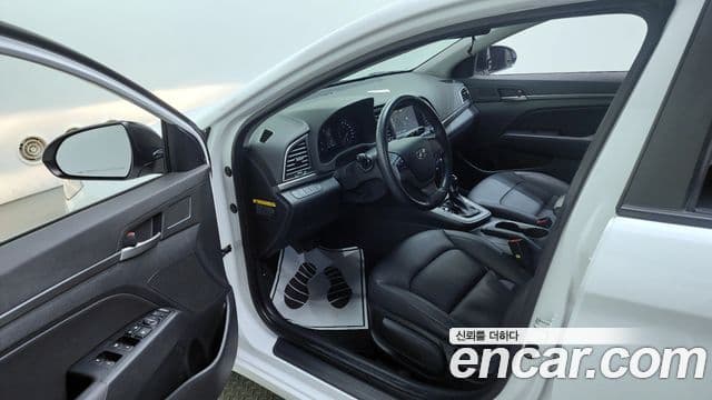 Hyundai Avante AD 1.6 GDI Smart, 2016 10