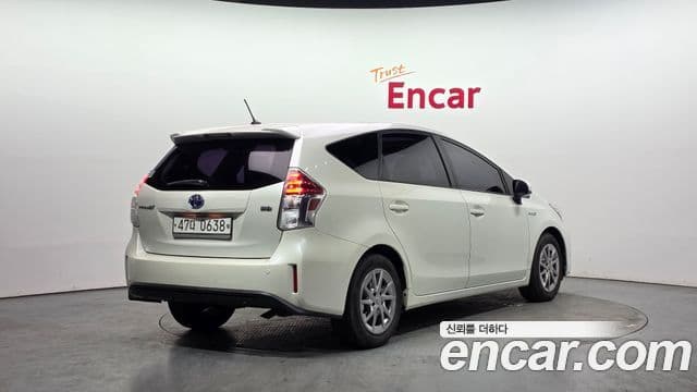 Toyota 프리우스 V, 2015 2