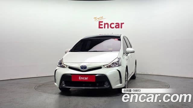 Toyota 프리우스 V, 2015 3