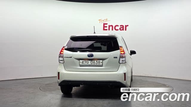 Toyota 프리우스 V, 2015 4