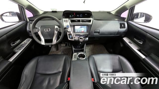 Toyota 프리우스 V, 2015 7