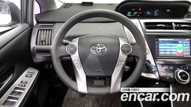 Toyota 프리우스 V, 2015 13