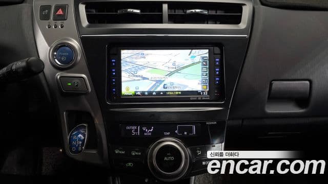 Toyota 프리우스 V, 2015 14