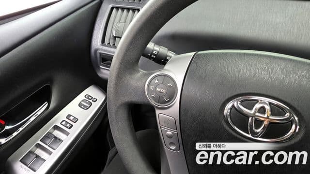 Toyota 프리우스 V, 2015 18