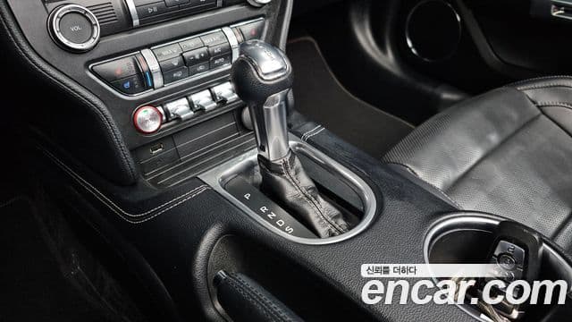 Ford Mustang кабриолет, 2022 9