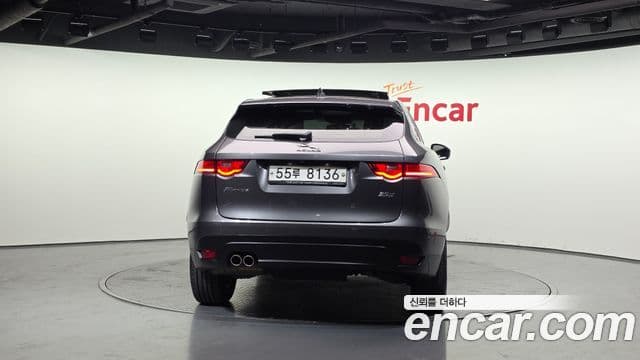 Jaguar F-PACE Prestige, 2017 4