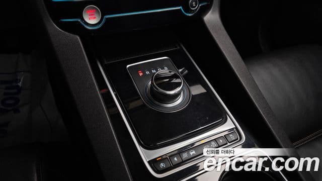 Jaguar F-PACE Prestige, 2017 9