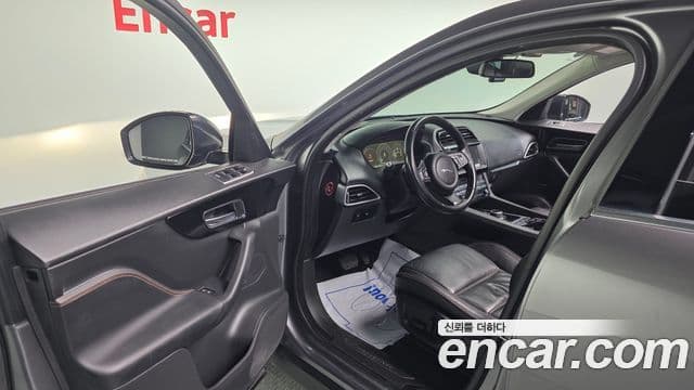 Jaguar F-PACE Prestige, 2017 11