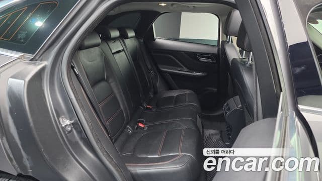 Jaguar F-PACE Prestige, 2017 12