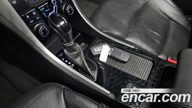 Hyundai YF Sonata Premier, 2012 9