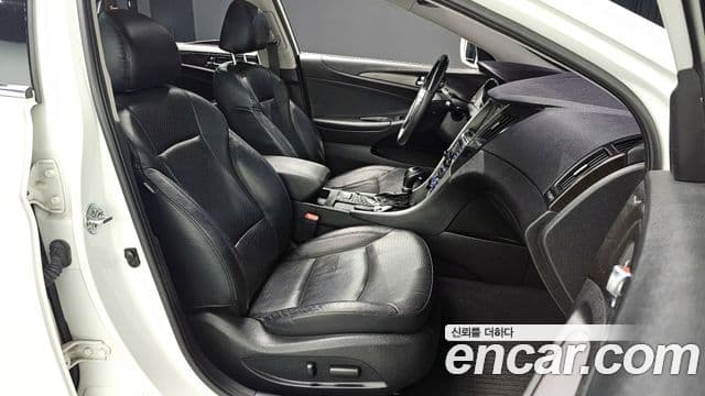 Hyundai YF Sonata Premier, 2012 10