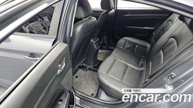 Hyundai Avante AD 1.6 GDI Value Plus, 2017 11