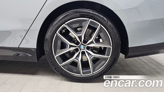 BMW 5시리즈 (G60) 520i M Sport, 2024 все фото