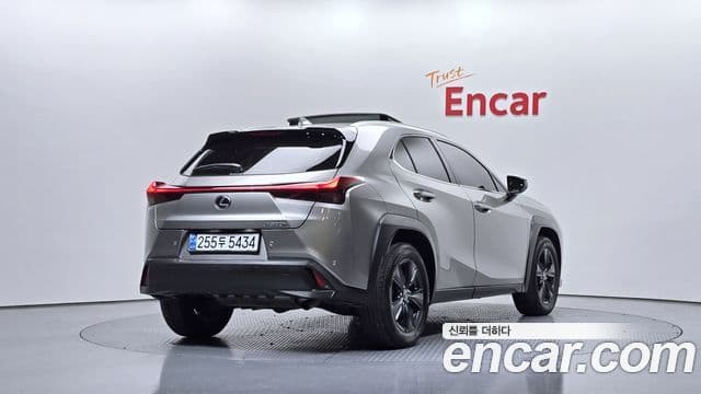 Lexus UX300h, 2025 2
