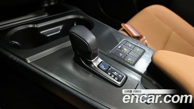 Lexus UX300h, 2025 9