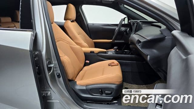 Lexus UX300h, 2025 10