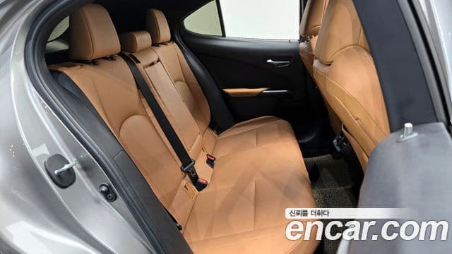 Lexus UX300h, 2025 12