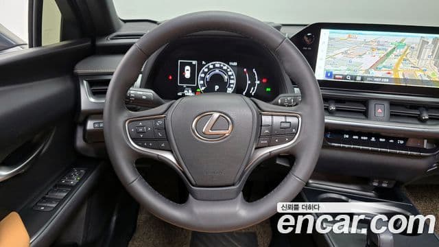 Lexus UX300h, 2025 13