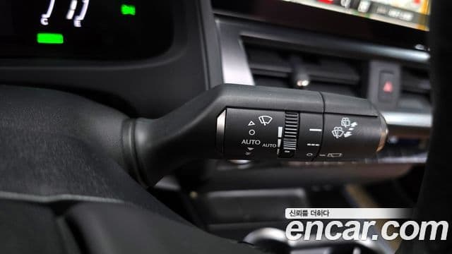 Lexus UX300h, 2025 18